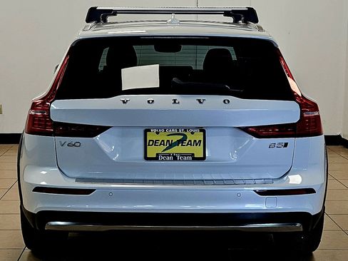 Used 2023 Volvo V60 B5 Cross Country Plus w/ Climate Package image 7
