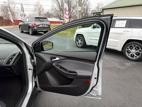 Used 2014 Ford Focus SE w/ SE Winter Package image 27