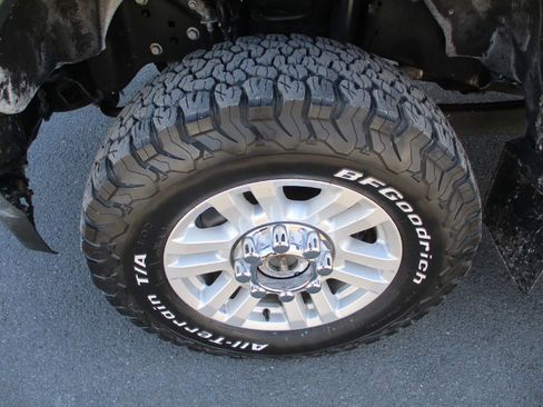 Used 2019 Ford F250 XLT w/ XLT Value Package image 12