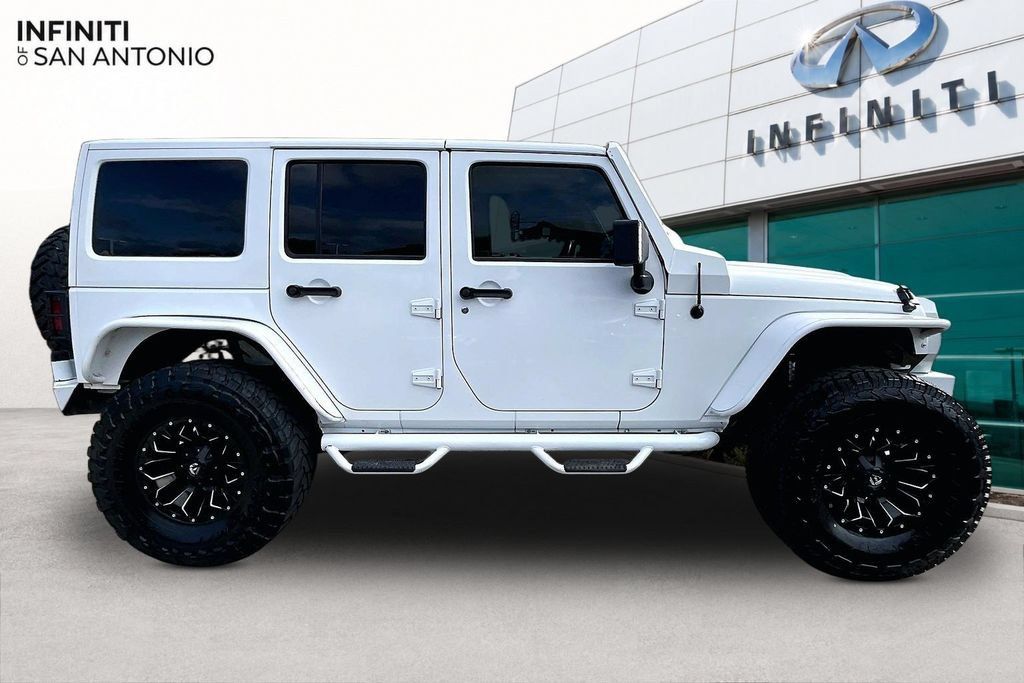 Used 2017 Jeep Wrangler Unlimited Sahara w/ Max Tow Package AWD/4WD image 42