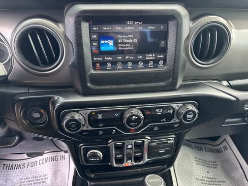 Used 2022 Jeep Gladiator Sport image 18