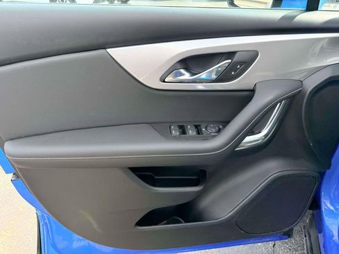 Used 2025 Chevrolet Blazer LT FWD image 12