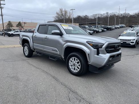 Certified 2025 Toyota Tacoma SR5 AWD/4WD image 7