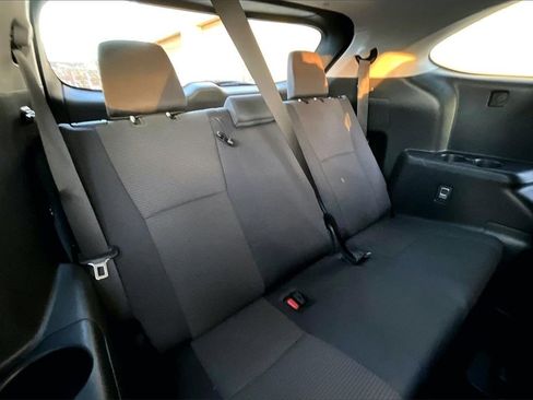 Used 2024 Toyota Highlander LE image 32