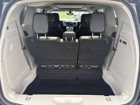 Used 2019 Chrysler Pacifica Limited FWD image 28