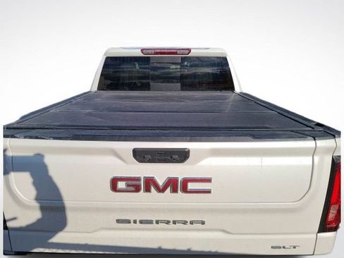 Used 2022 GMC Sierra 1500 SLT w/ SLT Convenience Package image 14