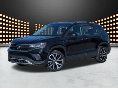 Used 2024 Volkswagen Taos SE image 1
