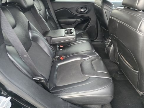 Used 2019 Jeep Cherokee Latitude Plus image 19