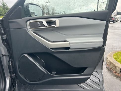 Used 2023 Ford Explorer XLT w/ Equipment Group 202A image 25