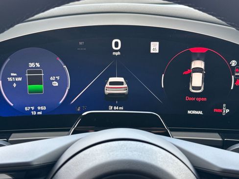 Certified 2026 Porsche Macan 4 Electric AWD/4WD image 31