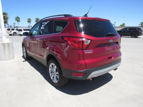 Used 2019 Ford Escape SEL AWD/4WD image 4