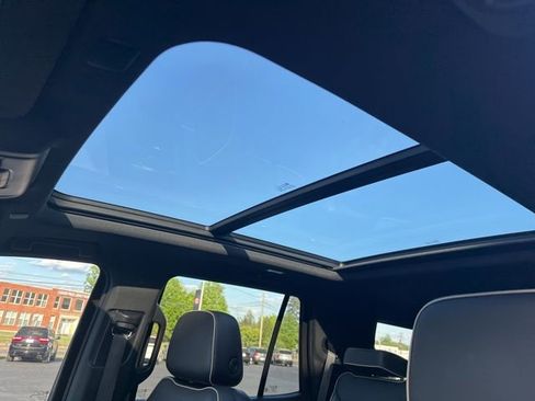 Used 2023 GMC Yukon SLT image 11