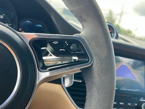 Used 2018 Porsche Macan AWD/4WD image 22