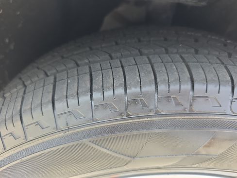 Used 2024 Chrysler Pacifica Touring-L FWD image 11