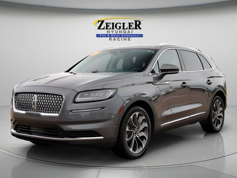 Used 2023 Lincoln Nautilus Reserve AWD/4WD image 3