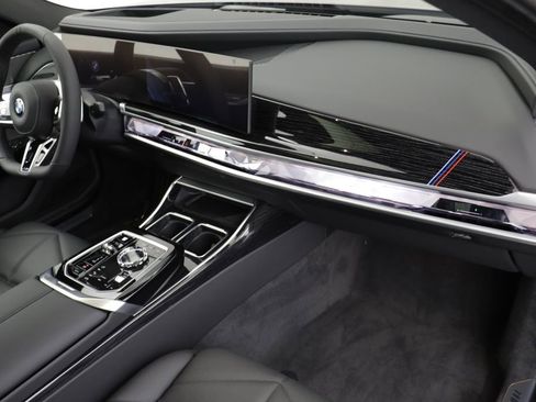 New 2026 BMW 740i xDrive w/ Premium Package AWD/4WD image 22