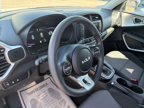 Used 2025 Kia Soul LX w/ LX Technology Package FWD image 28