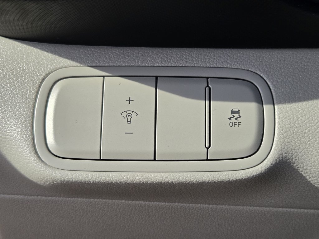 Used 2026 Hyundai Venue SEL FWD image 24