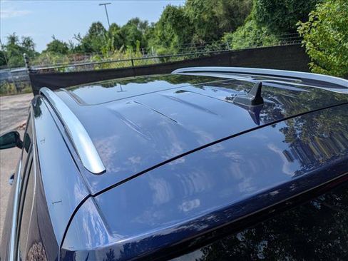 Used 2022 Volkswagen Tiguan SE w/ Panoramic Sunroof Package FWD image 21