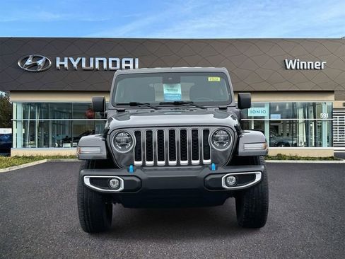 Used 2022 Jeep Wrangler Unlimited Sahara w/ Cold Weather Group image 7