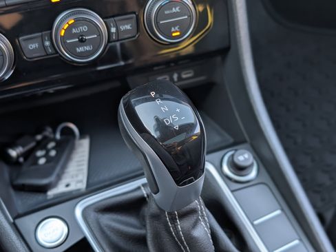 Used 2024 Volkswagen Jetta SE w/ Panoramic Sunroof Package image 29