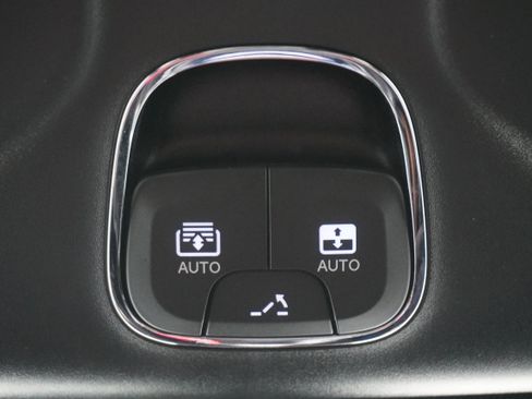 Used 2024 Jeep Compass Latitude w/ Sun and Sound Group image 25