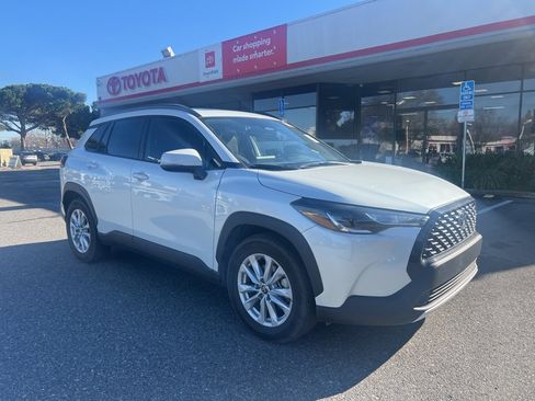 Certified 2024 Toyota Corolla Cross LE image 6