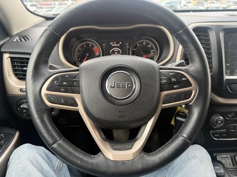 Used 2017 Jeep Cherokee Latitude w/ True North Edition image 6