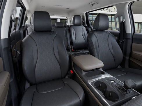 New 2026 Kia Carnival LXS image 16