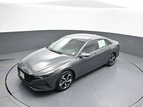 Certified 2023 Hyundai Elantra SEL w/ Convenience Package FWD image 33