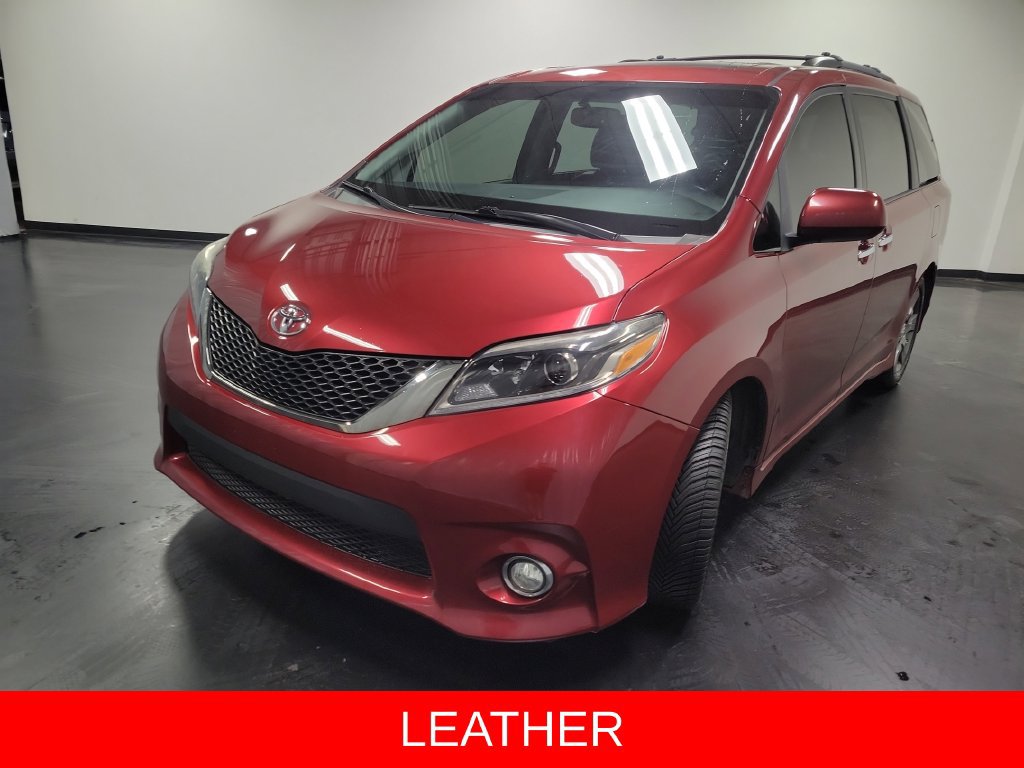 Used 2015 Toyota Sienna SE FWD image 4