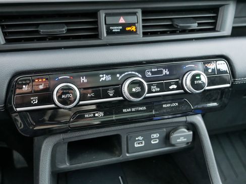 Used 2025 Honda Pilot Elite image 25