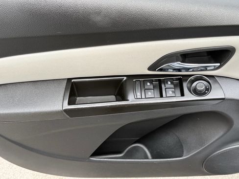 Used 2014 Chevrolet Cruze LS image 8