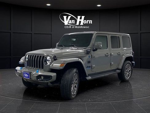 Used 2022 Jeep Wrangler Unlimited Sahara image 3