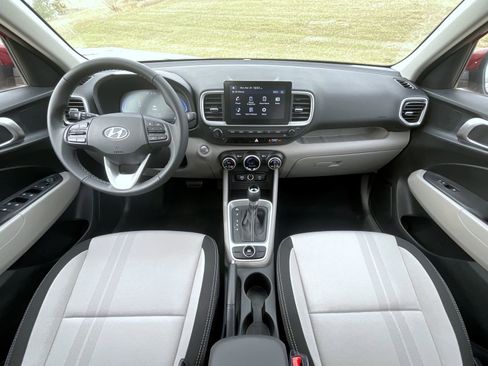 New 2025 Hyundai Venue SEL image 13