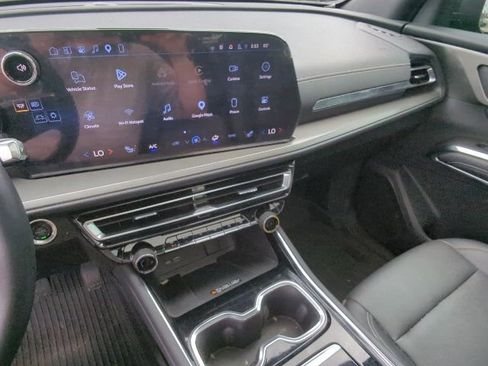 Used 2024 Chevrolet Traverse LT w/ Midnight/Sport Edition AWD/4WD image 17