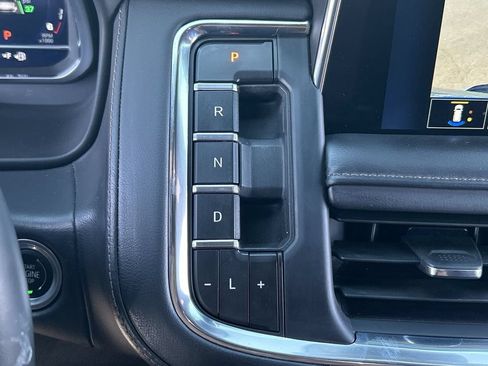 Used 2024 Chevrolet Tahoe High Country AWD/4WD image 16