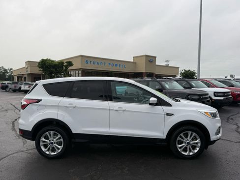 Used 2017 Ford Escape SE FWD image 19