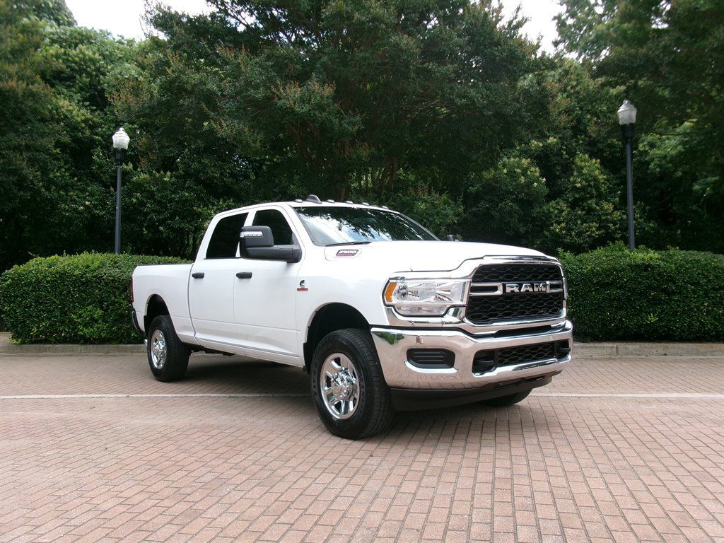 Used 2024 RAM 2500 Tradesman w/ Chrome Appearance Group AWD/4WD image 3
