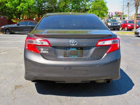Used 2012 Toyota Camry SE FWD image 8