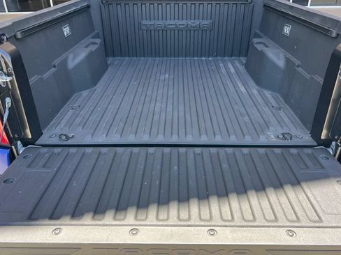 Certified 2025 Toyota Tacoma SR5 AWD/4WD image 18