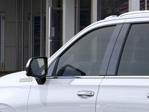 New 2026 Chevrolet Suburban High Country image 12