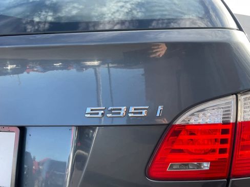 Used 2010 BMW 535i xDrive Wagon image 12