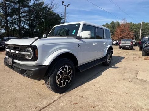 New 2025 Ford Bronco Outer Banks image 2