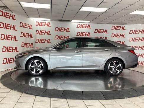 Used 2023 Hyundai Elantra Limited w/ Cargo Package FWD image 4