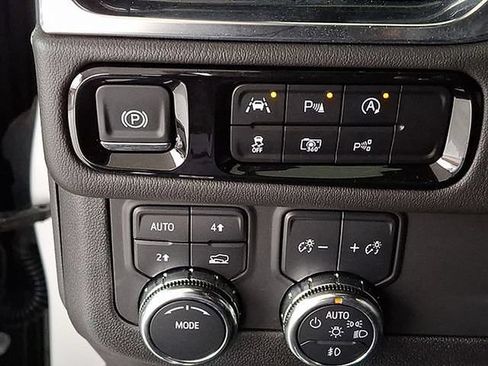 Used 2025 GMC Yukon Denali AWD/4WD image 21