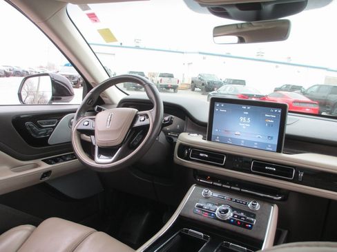 Used 2020 Lincoln Aviator Reserve w/ Equipment Group 202A image 25