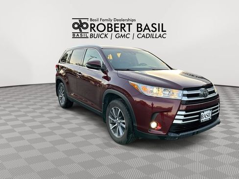 Used 2019 Toyota Highlander XLE AWD/4WD image 2