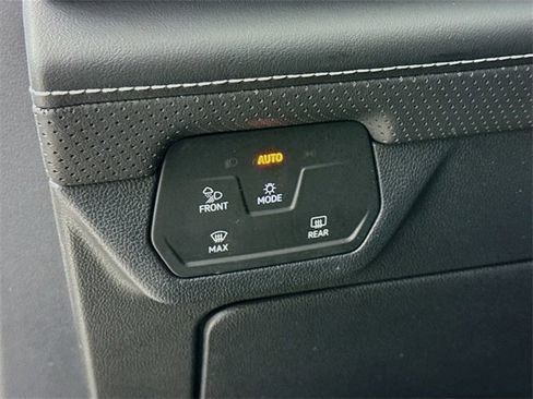 Used 2025 Volkswagen Atlas SE image 10