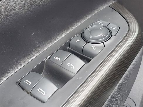 Used 2022 GMC Acadia SLT w/ Preferred Package image 16